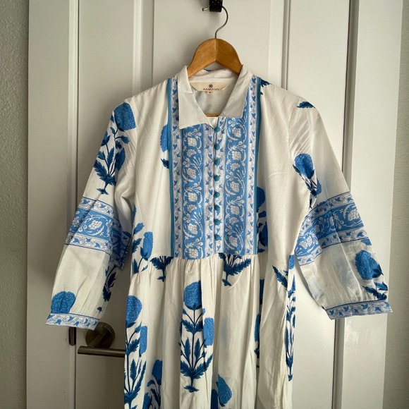 Traditional 1930's or 40's Woman's Dress with Pockets - Picture 2 of 5